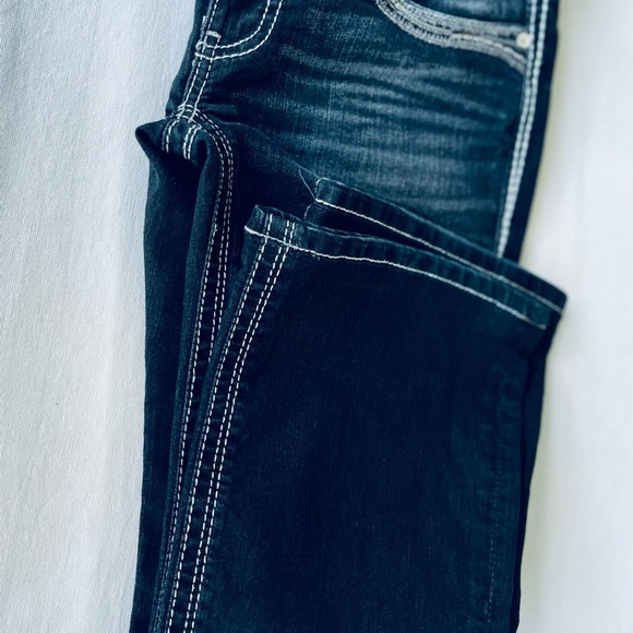 DAYTRIP Authentic Leo Bootcut Jeans - Picture 10 of 15